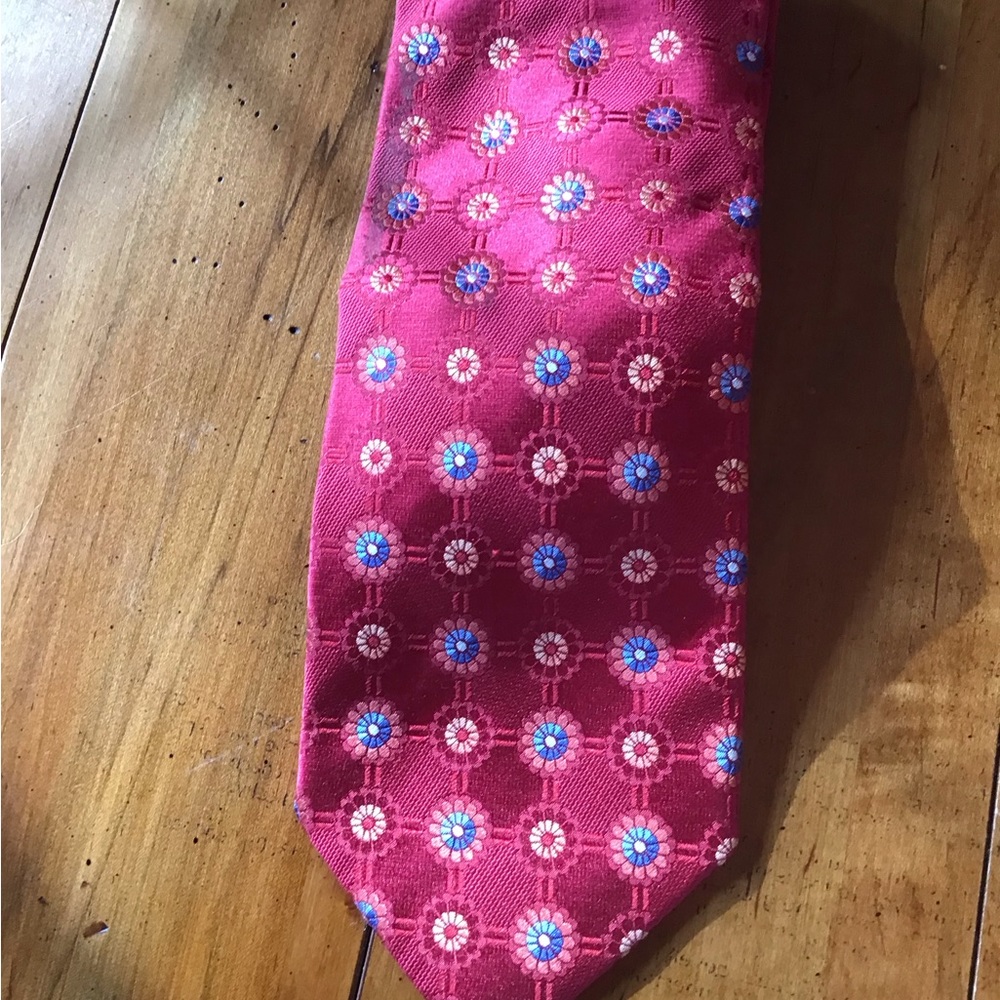 Ermenegildo Zegna red geometric silk tie 
58x3.5”